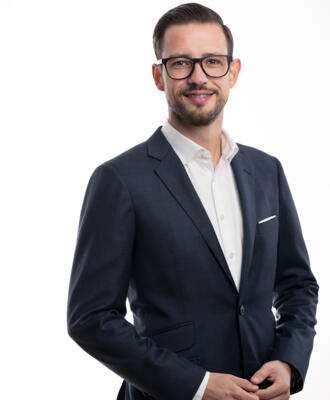 Porträtfoto Sebastian Schnuschnig, Tourismuslandesrat Kärnten